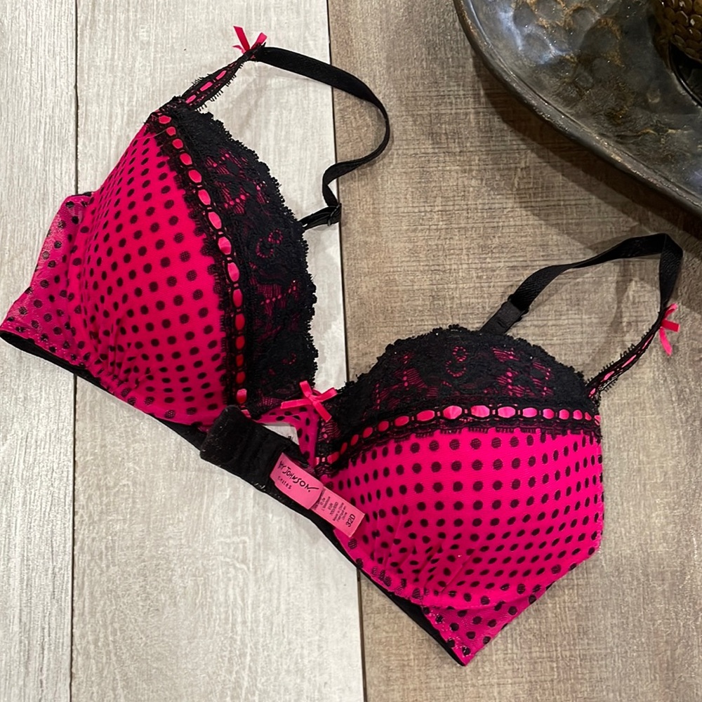 BETSEY JOHNSON Ladies’ Underwire Bra Size 32D